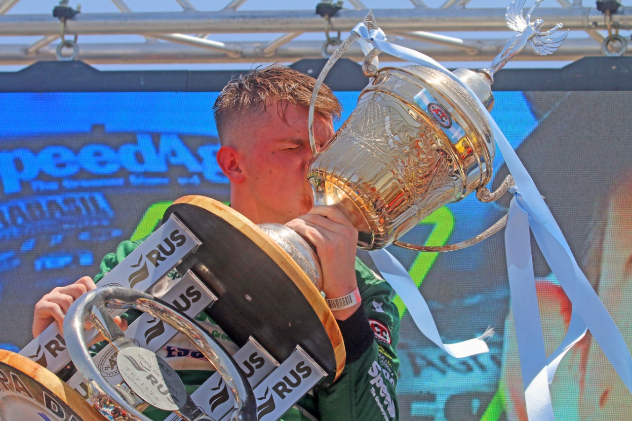 Los festejos del campeón del TC Pista en el ojo de Berna Bosco: WhatsApp Image 2022-12-11 at 13.53.25 (1).jpeg